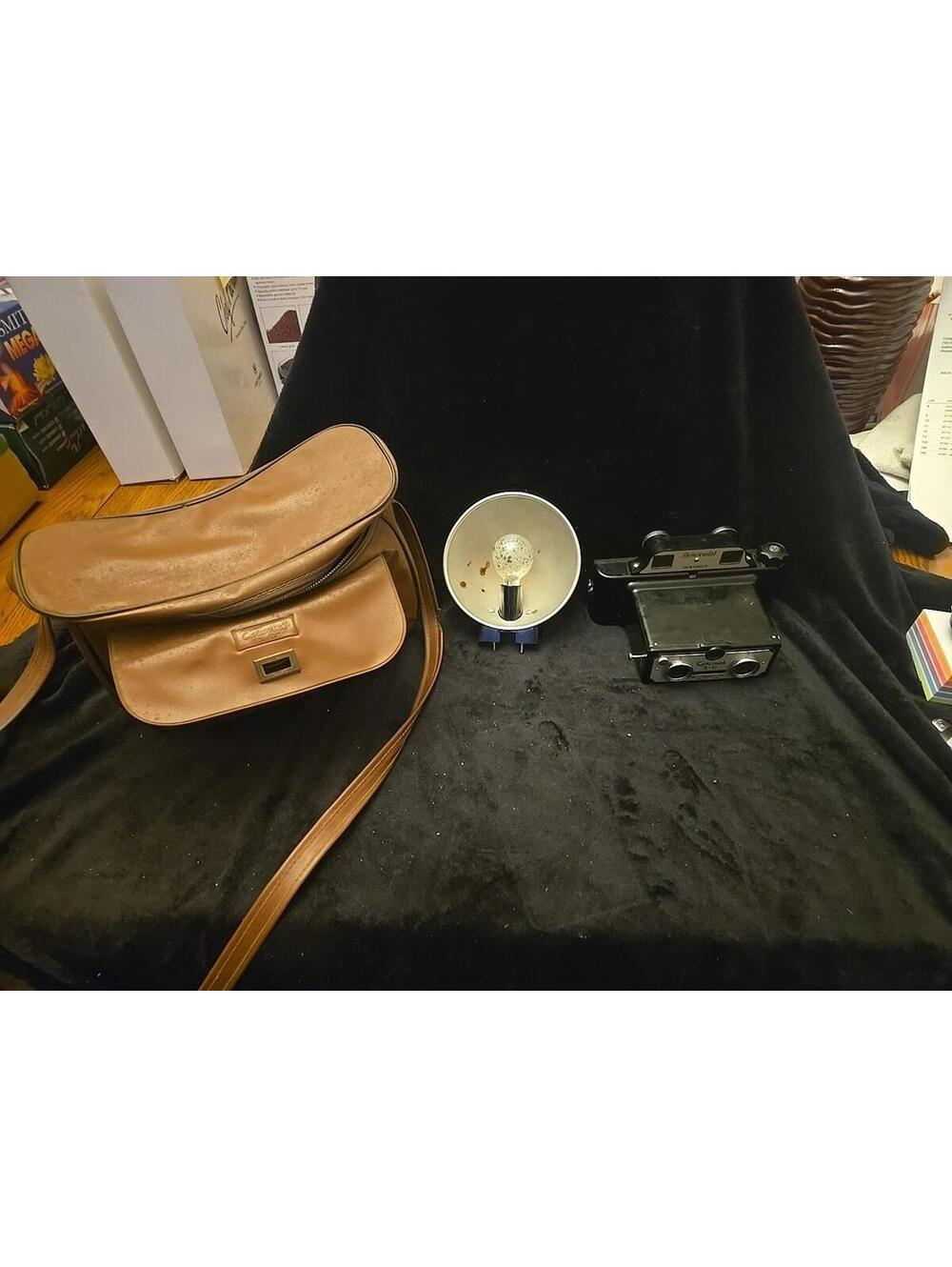Coromet 3-d Vintage Camera With Flash And Bag